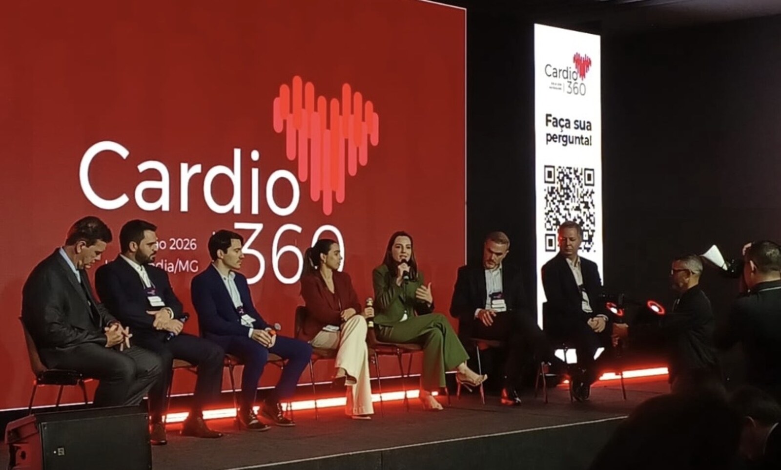 Dra. Camilla Vilela Vieira em mesa-redonda no evento Cardio 360