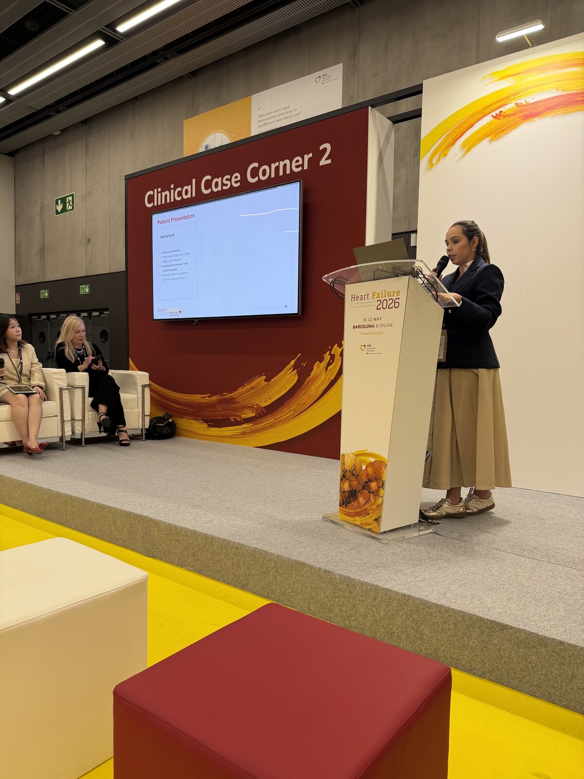 Dra. Camilla Vilela Vieira apresentando caso clínico no Heart Failure 2026 World Congress, em Barcelona